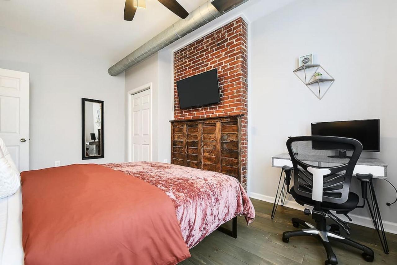 The Full - Great For Groups, 3 Separate Apts., Free Parking Ferienhaus *